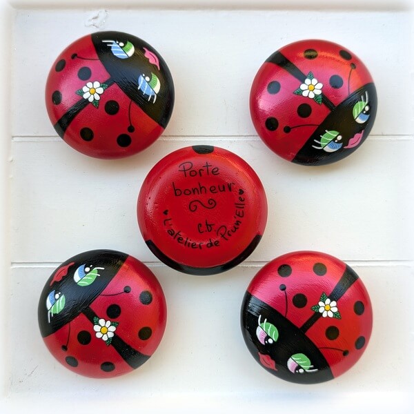 galet peint coccinelle-poudre céramique