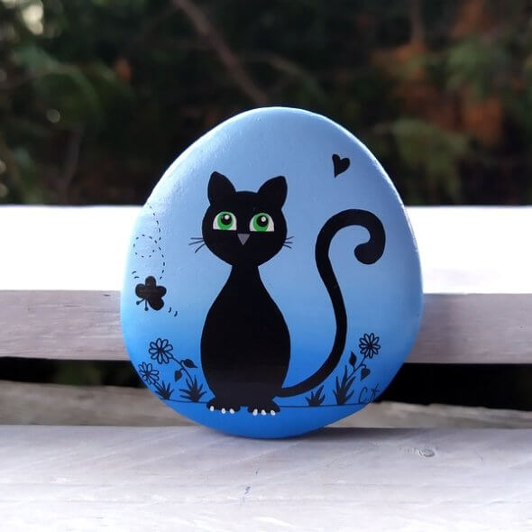 galet peint chat bleu azur