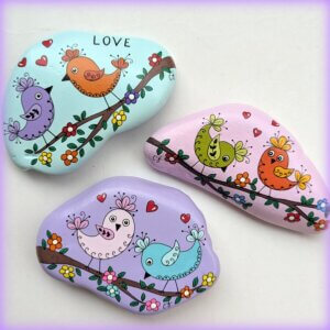 galet peint oiseaux amoureux