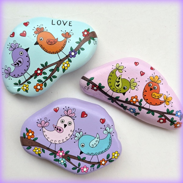 galet peint-oiseaux amoureux