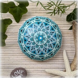 galet peint mandala bleu-poudre de céramique-8x8