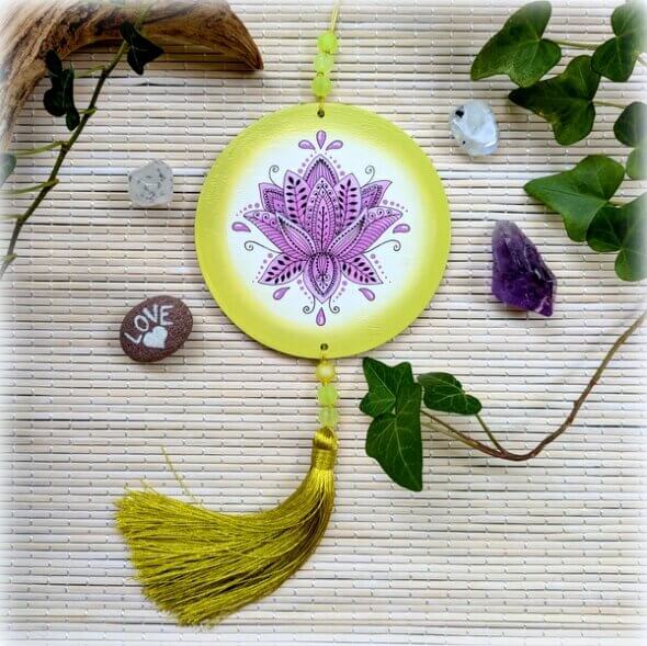 suspension zen fleur de lotus-peinture sur bois