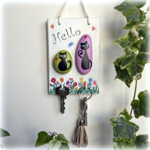 accroche clés bois peint chats galets-hello
