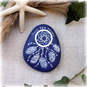 galet peint attrape rêve fond marine