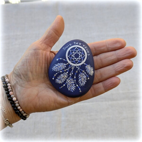 galet peint attrape rêve fond marine-7.7x6-3