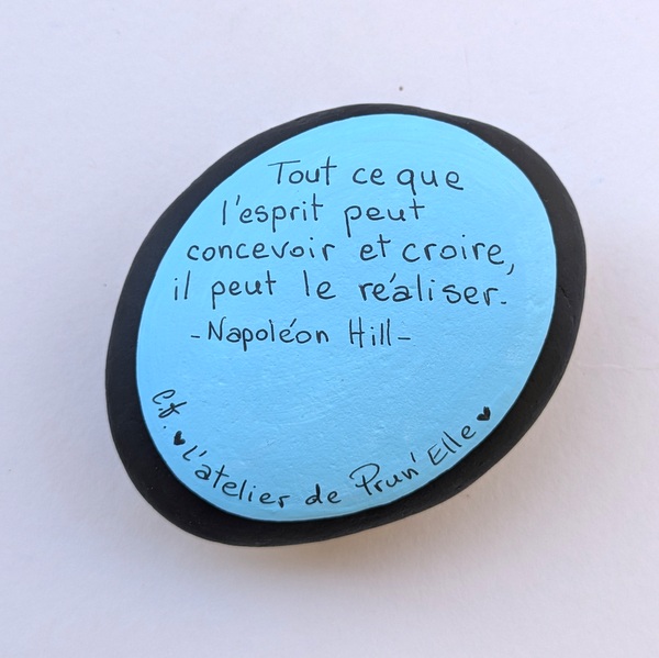 galet peint attrape rêve turquoise fond noir-8x6.5-2