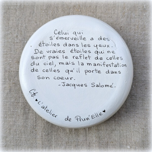 galet peint mandala poudre céramique bleu mauve-10x10-3