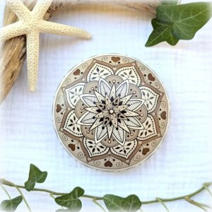 galet peint poudre céramique mandala taupe
