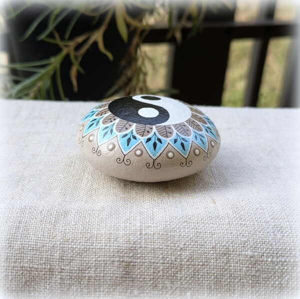 galet peint yin yang-6x6-2