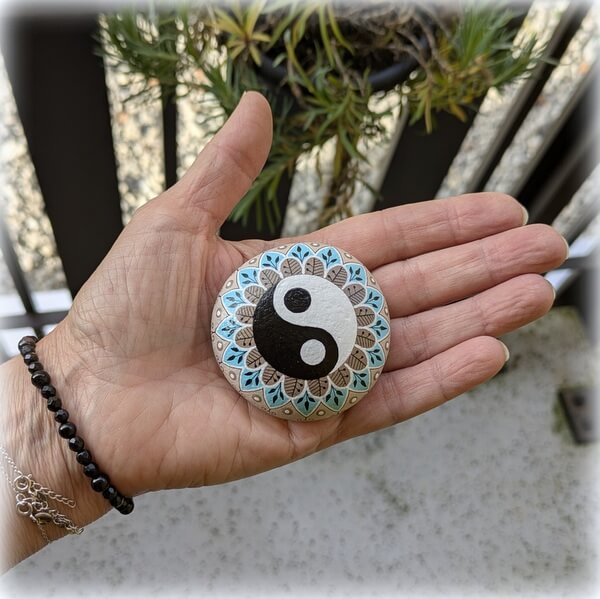 galet peint yin yang-6x6-3